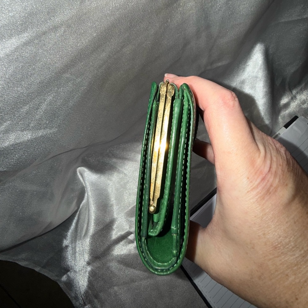 Louis Vuitton Green Bifold Kisslock Wallet/MI0975 - Picture 2 of 15